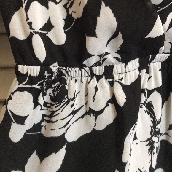 Love... Ady Floral Romper from Nordstrom Rack - Picture 3 of 12